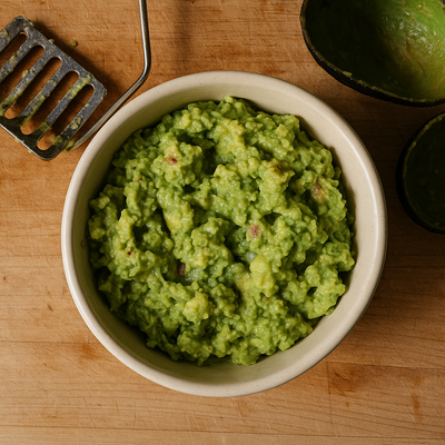 <p>Guacamole & Dips</p>